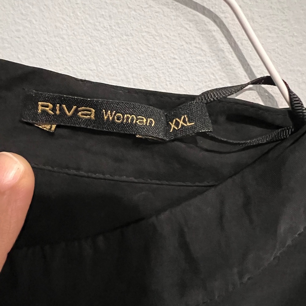 Velvet sleeveless with zips on side high neck top🖤 - Picture 4 of 8